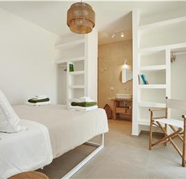 4 bedroom villa with pool, Castellammare del Golfo, sleeps 8-10